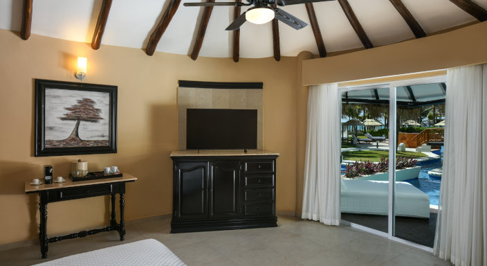 honeymoon private pool swim-up casita