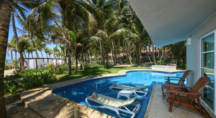 Beachfront Swim Up Suite